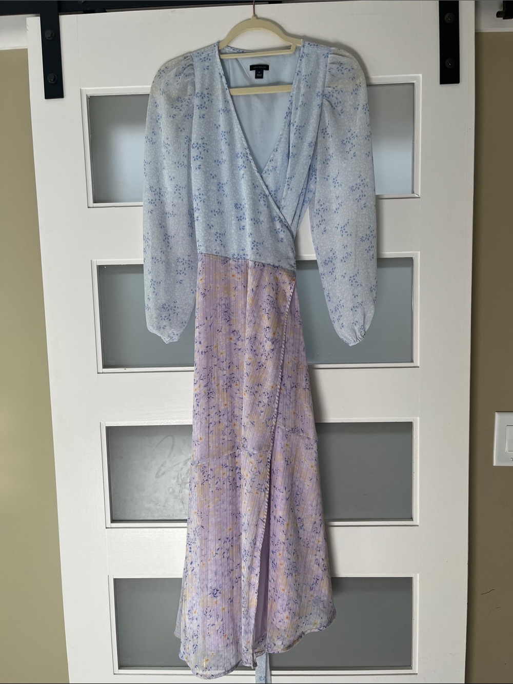 Ann Taylor Lavender Blue Floral Wrap Midi Dress gold metallic lines 0T 0 tall